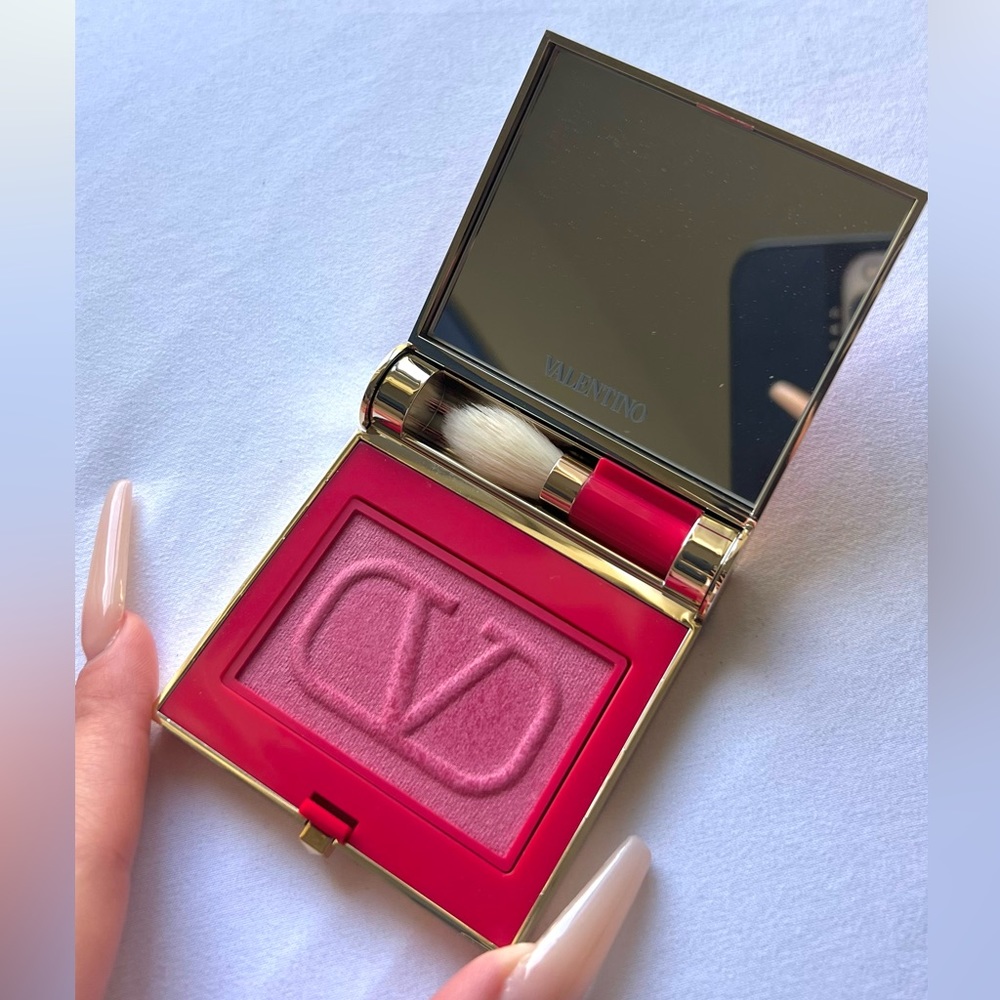Valentino blush with brush❤️
